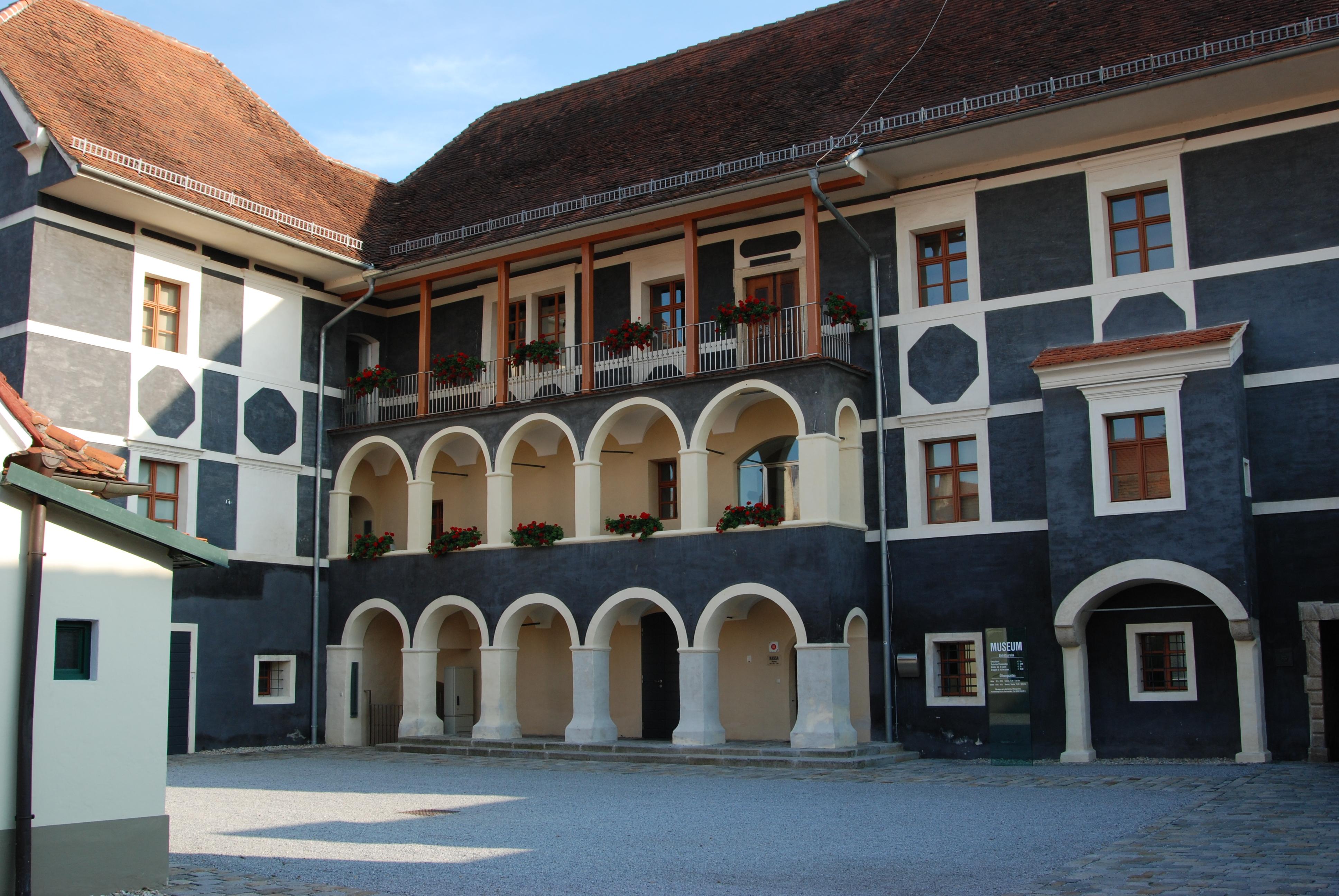 Ansitz, sogen. Pfeilburg