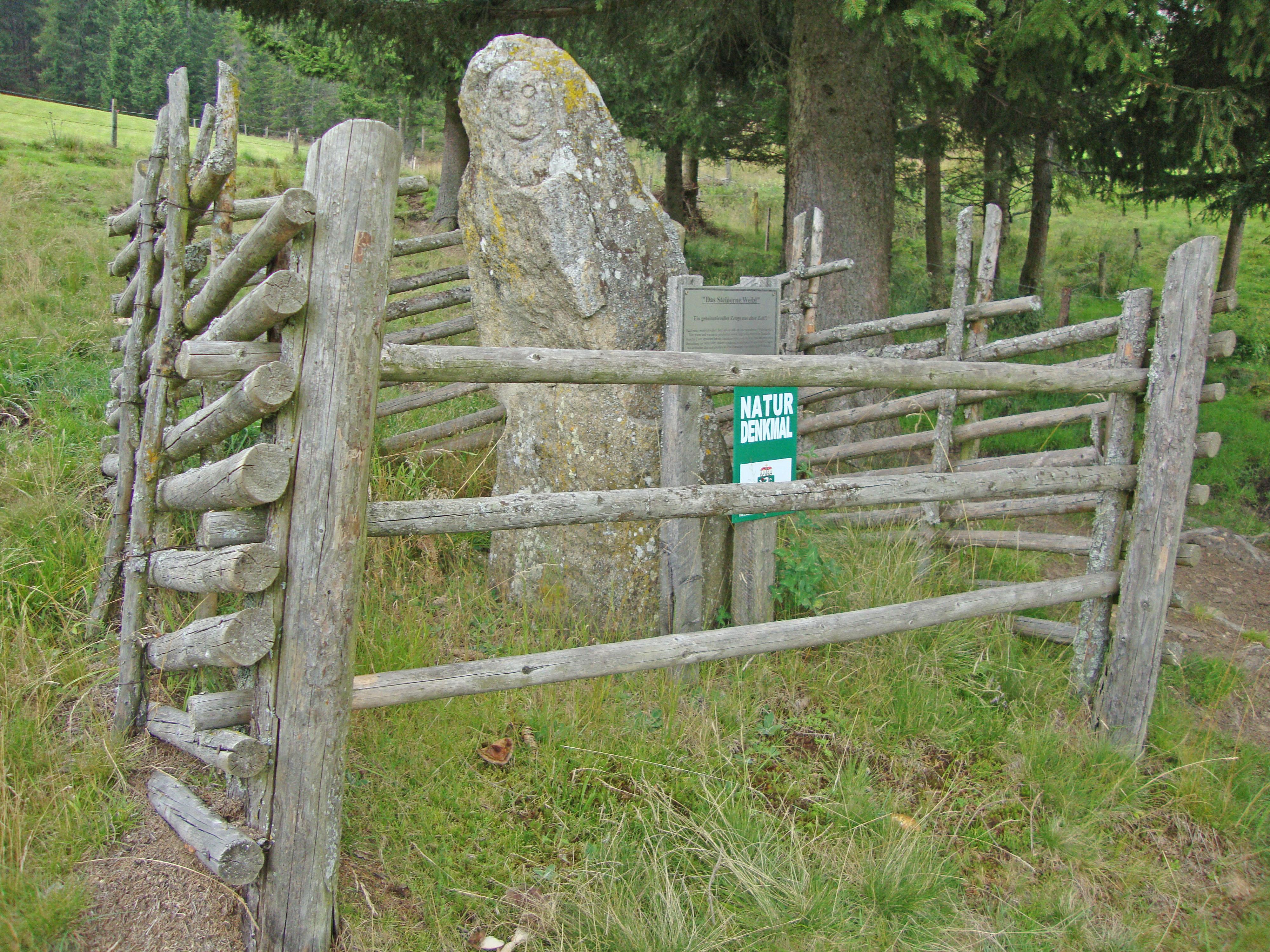 Flurdenkmal Steinernes Weibl
