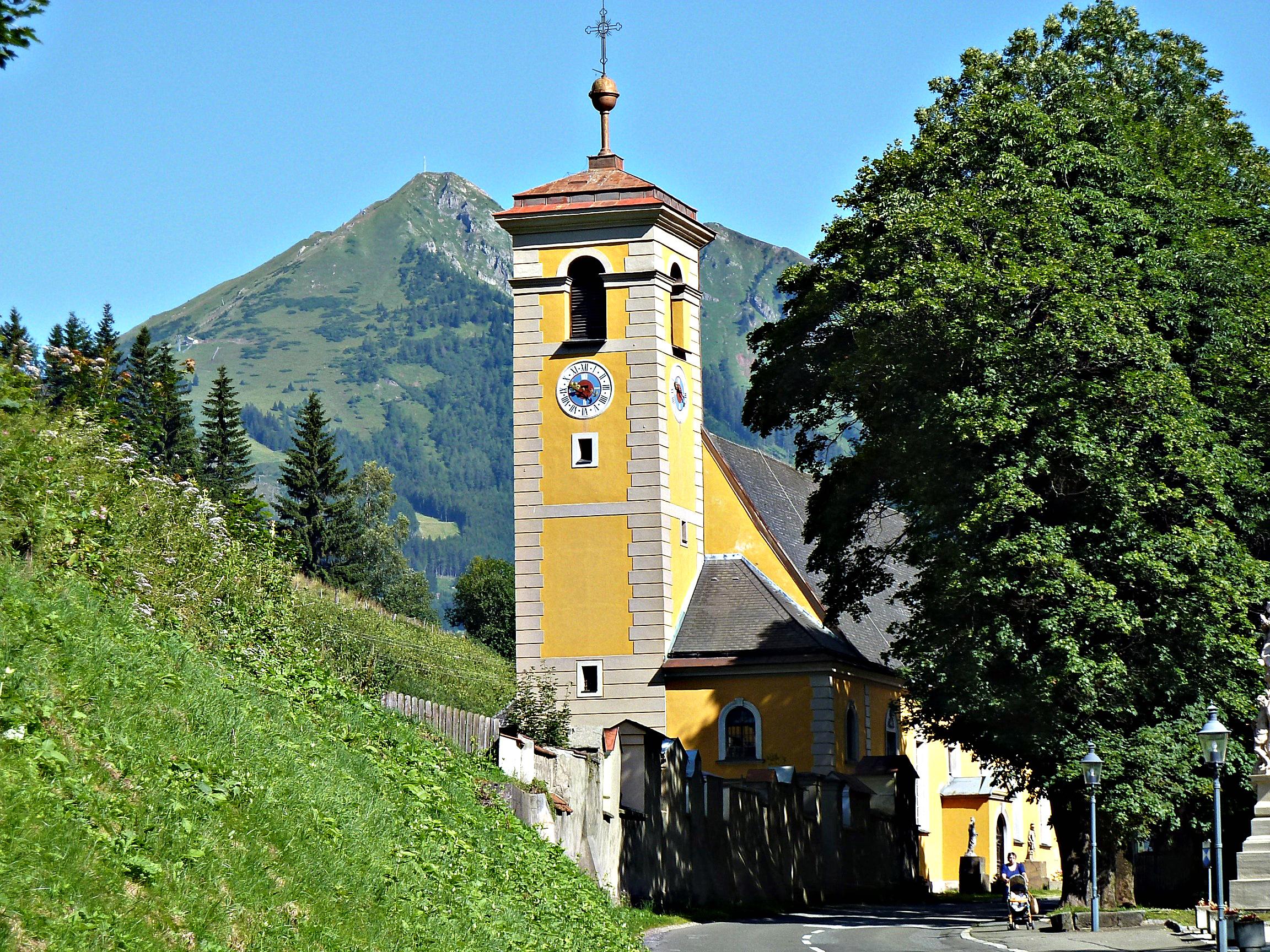 Kath. Pfarrkirche Maria Himmelfahrt und Figurenbildstöcke hll. Barbara und Florian