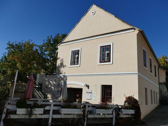Durnbergs Schmitt'n Heuriger und Wineshop