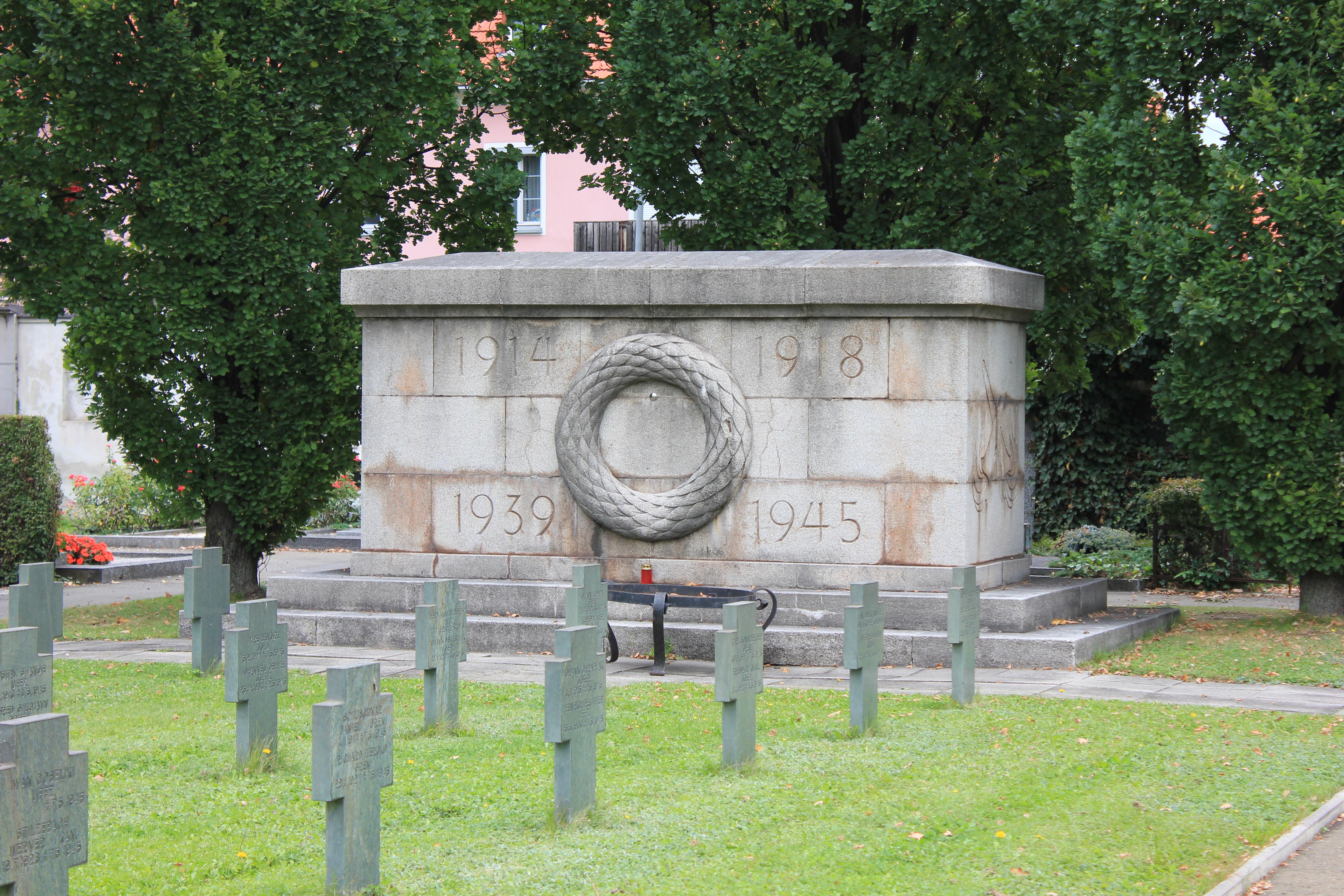 Zentralfriedhof mit Kriegerdenkmal