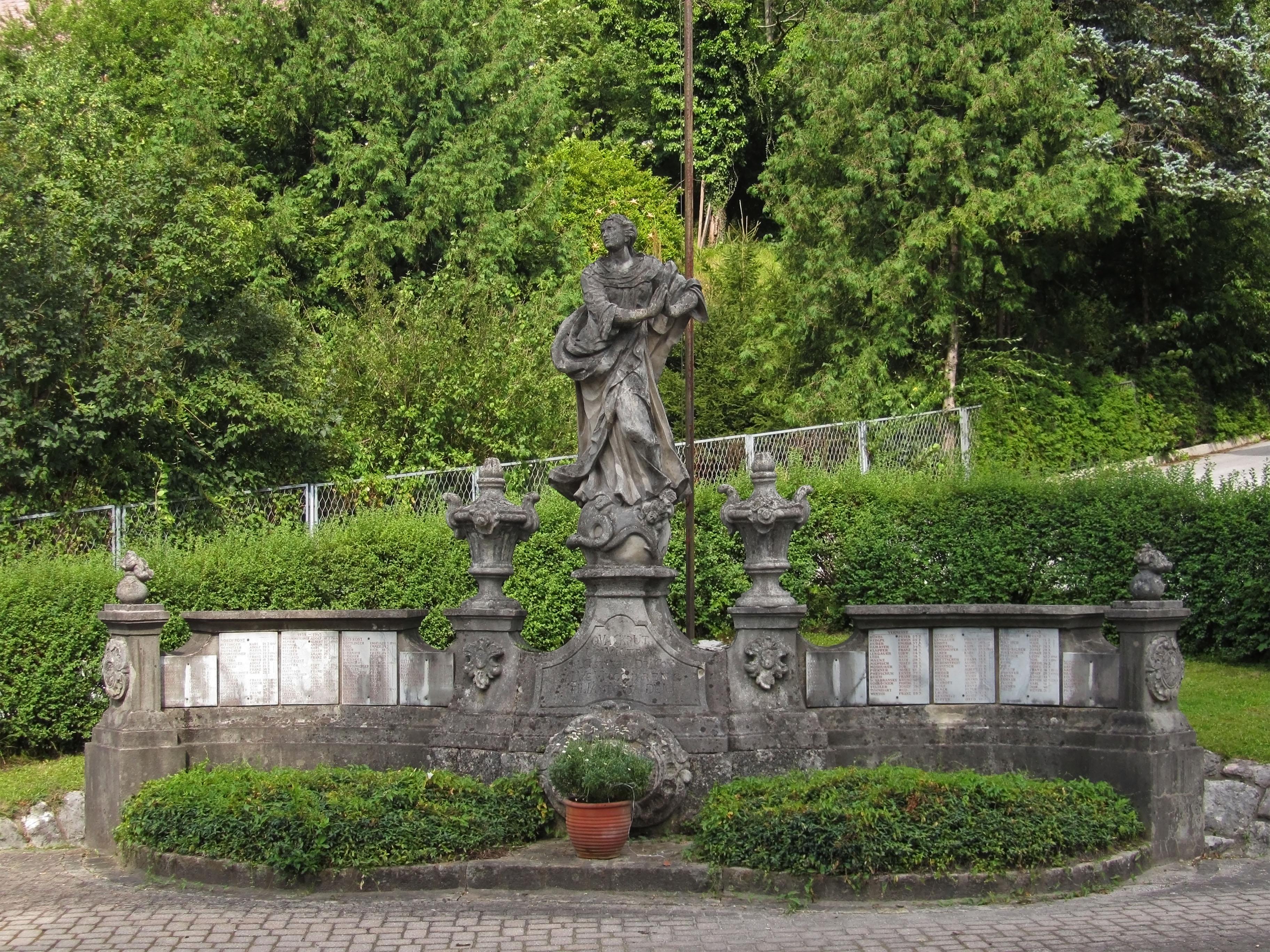 Kriegerdenkmal und Freiplastik Maria Immaculata